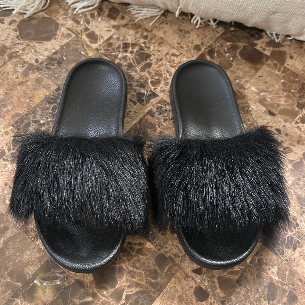UGG women’s Royale flat slides-new